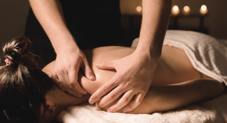 Toucher doux et présence attentive